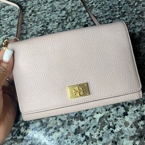 Authentic Tory Burch Purse (Gently Worn) clean inside! Soft pink in color!